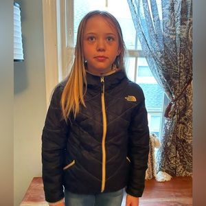 Reversible North Face hooded jacket. Black/tan fur print. Very good condition!
